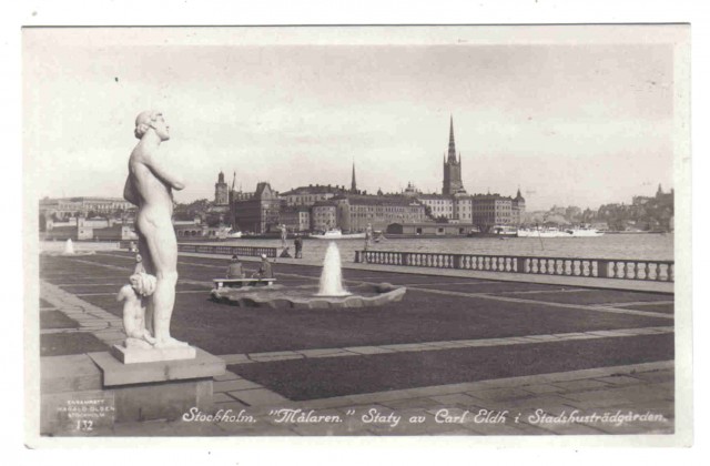 132   Stockholm. "Målaren." Staty av Carl Eldh i Stadshusträdgården.