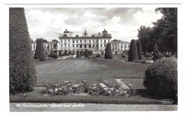 15   Drottningholm. Slottet med parken.
