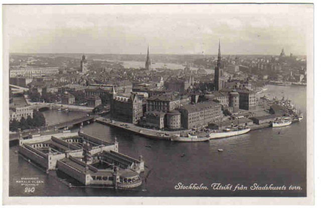 240   Stockholm. Utsikt från Stadshusets torn.